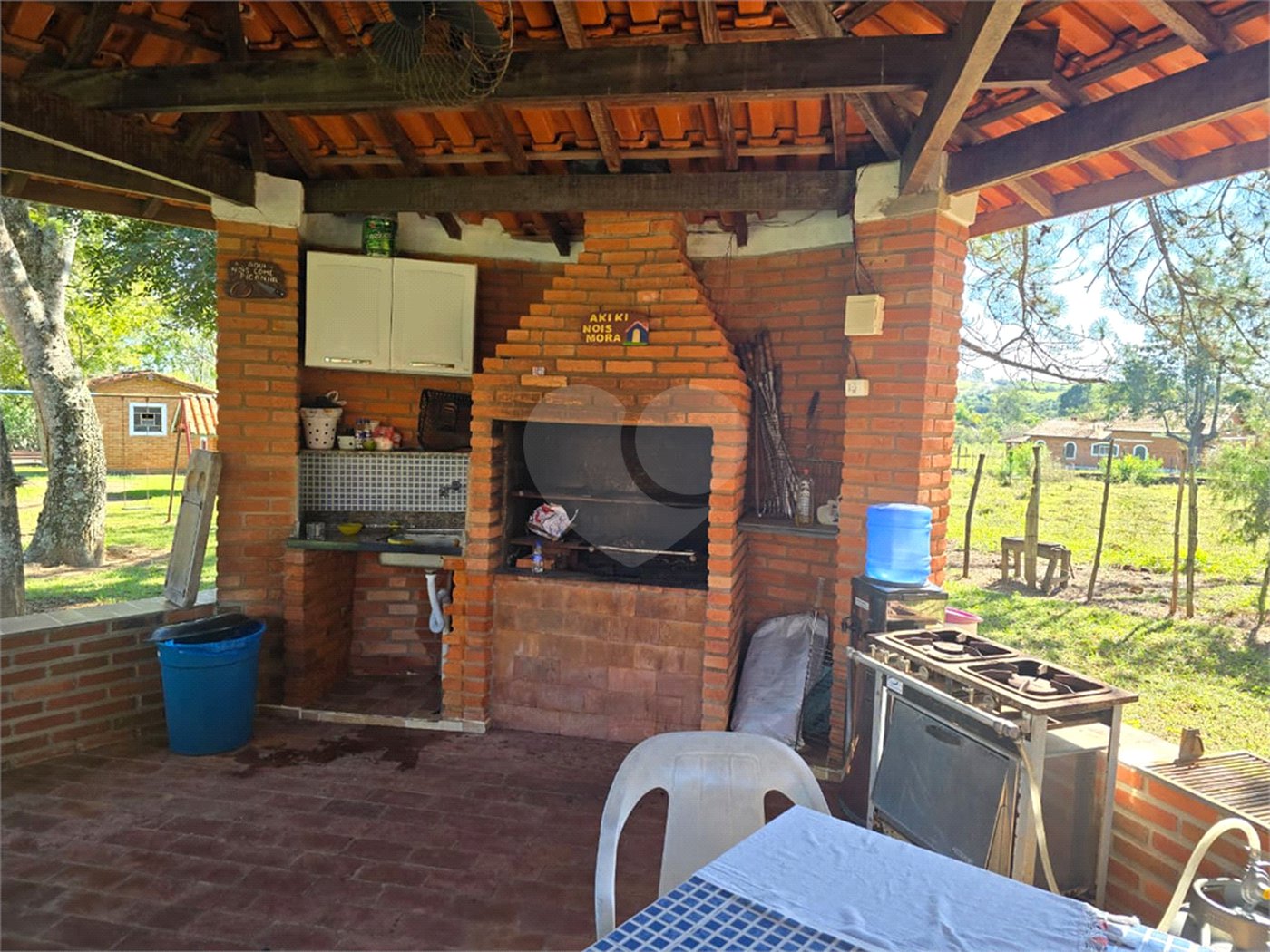 Chácara à venda com 4 quartos, sendo 1 suíte, em Cercadinho, Alambari, SP