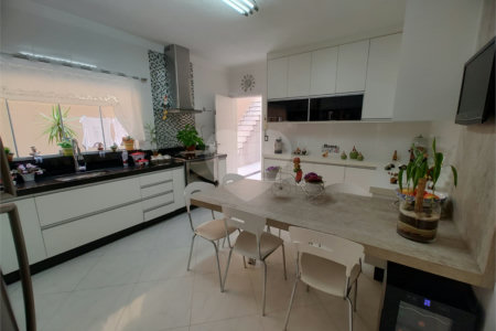 Sobrado à venda com 3 quartos, sendo 1 suíte, em Jardim Pinheiros, São Paulo, SP