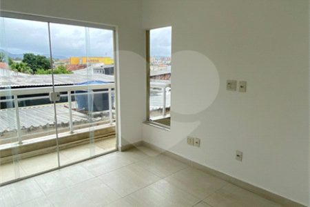 Triplex à venda com 2 quartos, sendo 1 suíte, em Parque dos Eucaliptos, Sorocaba, SP