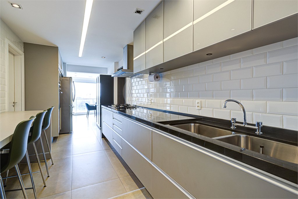 Apartamento à venda com 3 suítes em Campo Belo, São Paulo, SP