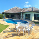 Casa à venda com 4 suítes no condomínio Bougainville, Peruíbe - SP