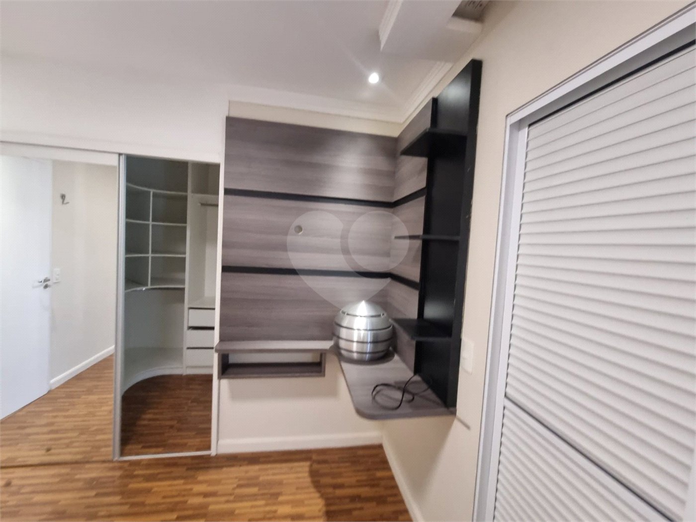 Sobrado à venda com 3 quartos, sendo 1 suíte,  em Jardim Belizário, Cotia, SP