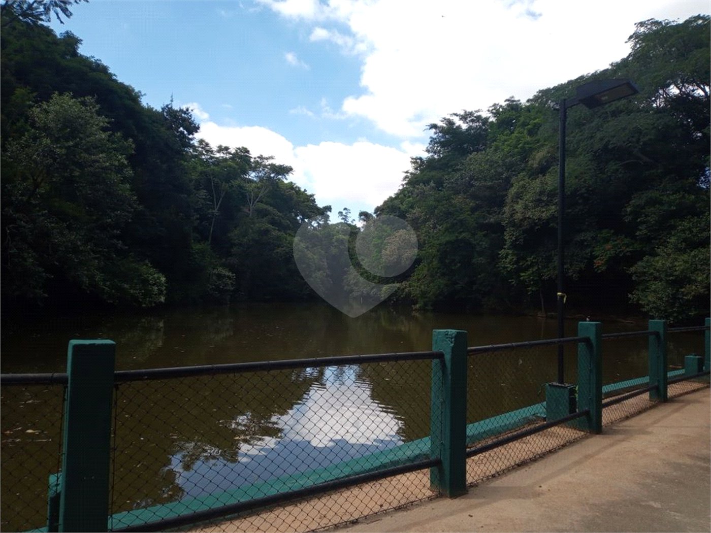 Terreno à venda no condomínio Portal do Lago, Valinhos - SP