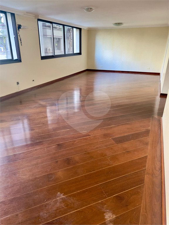 Apartamento à venda com 3 quartos, sendo 1 suíte, em Jardim Europa, São Paulo, SP