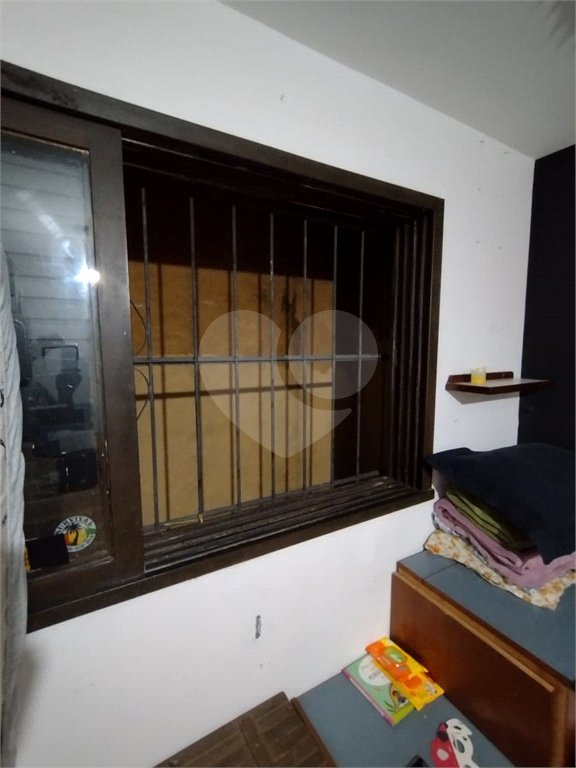 Casa à venda na Vila Mariana de 300 metros quadrados, com 3 dormitórios, 1 suíte e 2 vagas.