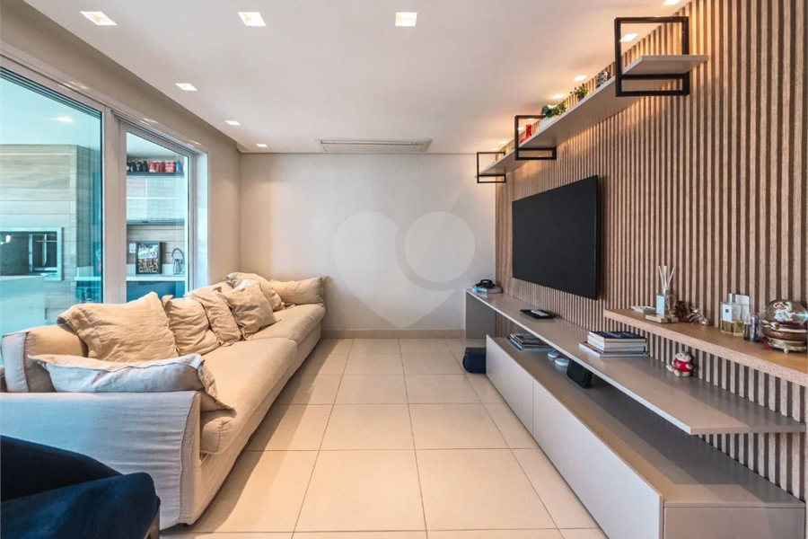 Apartamento à venda com 2 quartos, sendo 1 suíte,  em Riviera de São Lourenço, Bertioga, SP