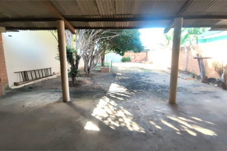 Terreno á venda no Jardim Tangara.