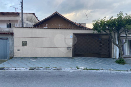 Casa à venda com 3 quartos, sendo 2 suítes, em Jardim Medina, Poá, SP