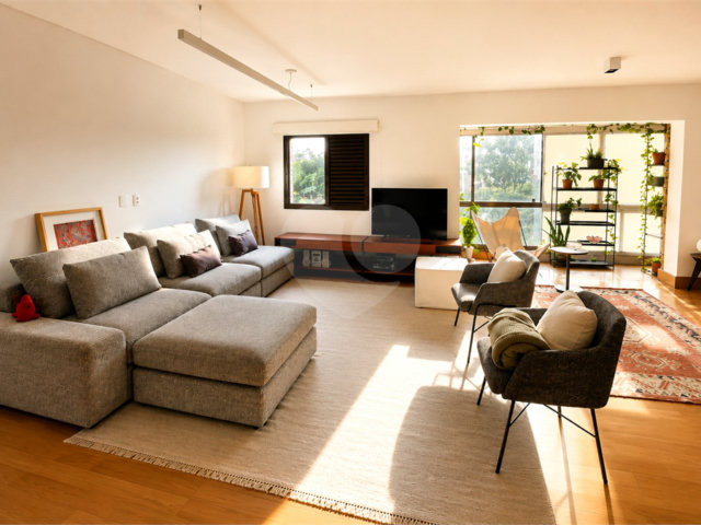 Apartamento à venda com 2 quartos, sendo 1 suíte,  em Campo Belo, São Paulo, SP
