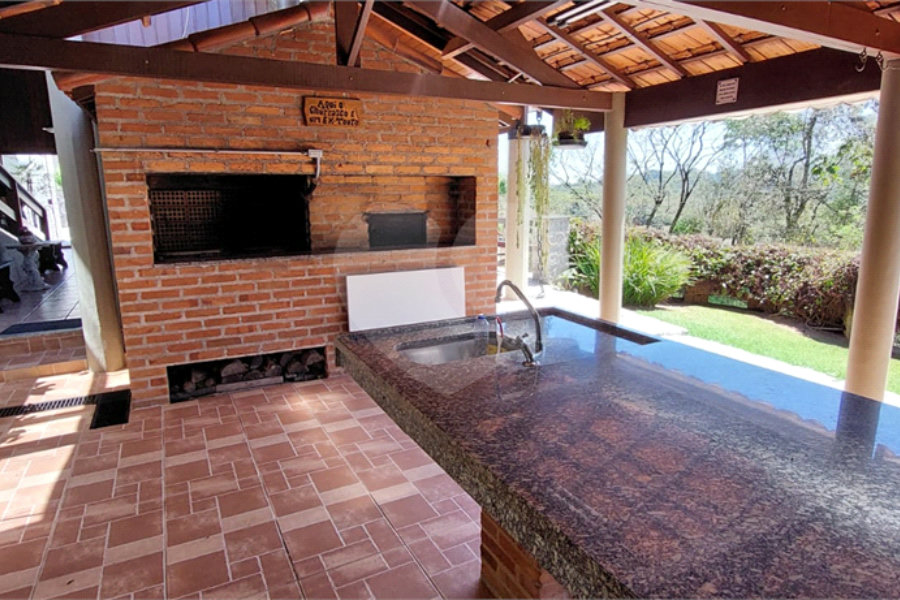 Casa à venda com 3 quartos, sendo 2 suítes, no condomínio Alpes de Caieiras, Caieiras - SP