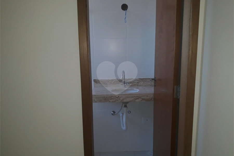 Casa à venda ou para alugar com 3 quartos, sendo 1 suíte, no condomínio martinha, São Paulo - SP