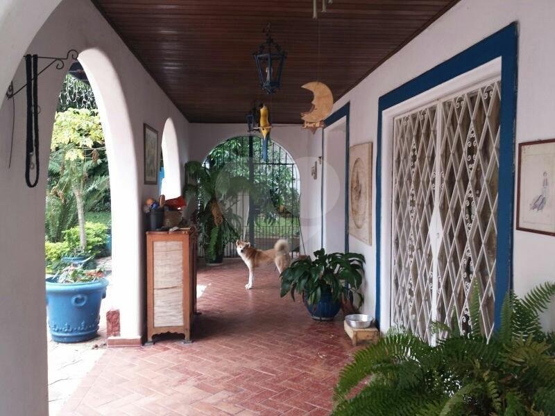 Casa à venda com 5 quartos, sendo 2 suítes, no condomínio Luís Romero Sanson, São Paulo - SP
