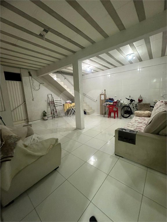 Sobrado à venda com 4 quartos em Jardim Luciana, Itaquaquecetuba, SP