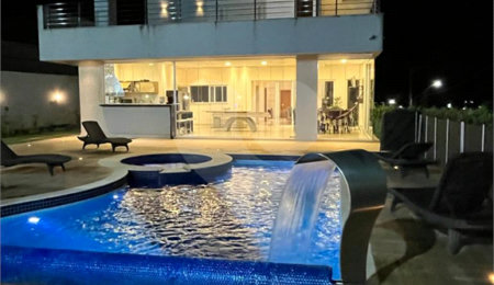 Casa à venda com 4 suítes no condomínio Figueira Garden, Atibaia - SP