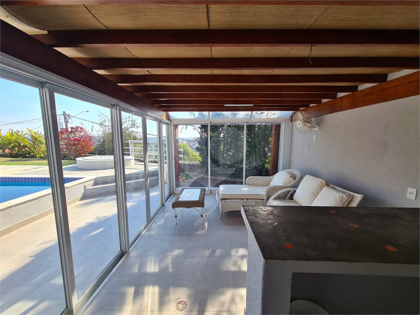 Casa à venda com 3 suítes no condomínio Estância Marambaia, Vinhedo - SP