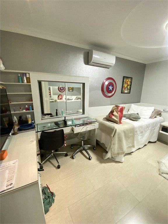 Casa à venda com 4 quartos, sendo 2 suítes, no condomínio Golden Village, Rio de Janeiro - RJ