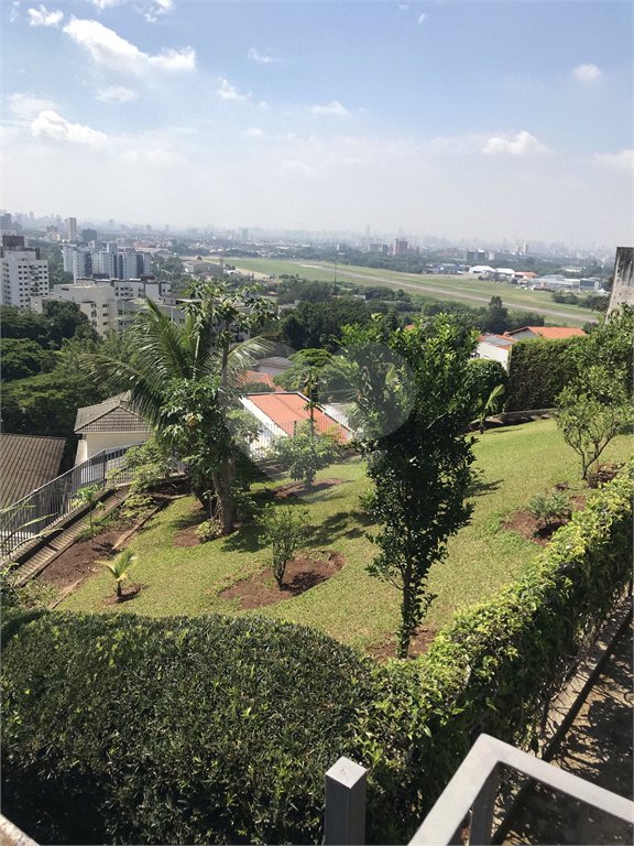 Sobrado à venda com 5 quartos, sendo 1 suíte, em Jardim São Bento, São Paulo, SP