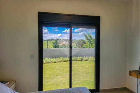 Casa à venda com 3 quartos, sendo 1 suíte, no condomínio Consoli Residencial, Atibaia - SP