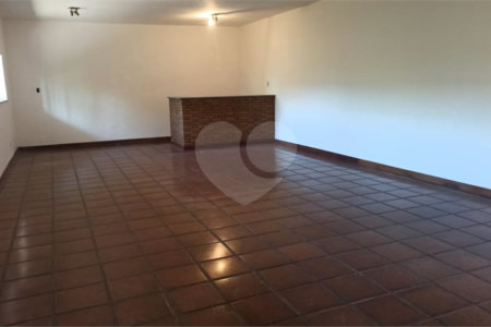 Casa à venda com 4 quartos, sendo 1 suíte, em Vila Santista, Atibaia, SP