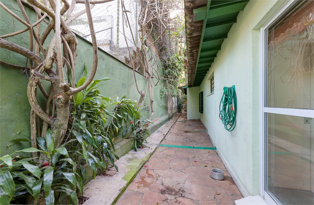 Casa Térrea à venda com 5 quartos, sendo 2 suítes, em Alto da Boa Vista, São Paulo, SP