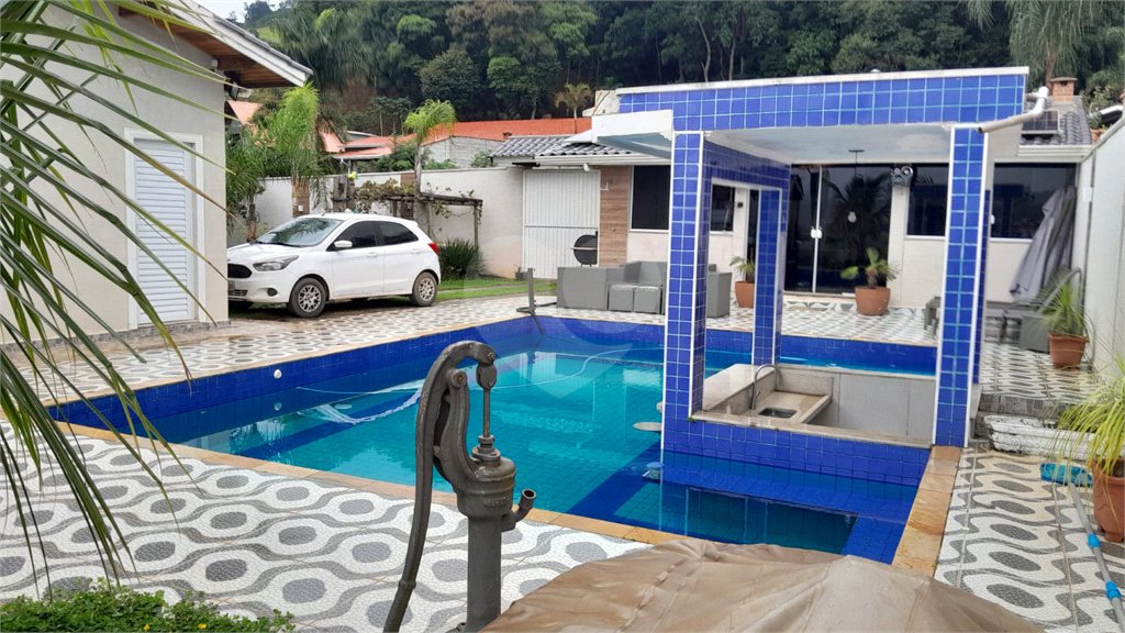 Chácara em Área Rural de Piracaia, com casa principal + 4 kitnets alugadas, excelente localização