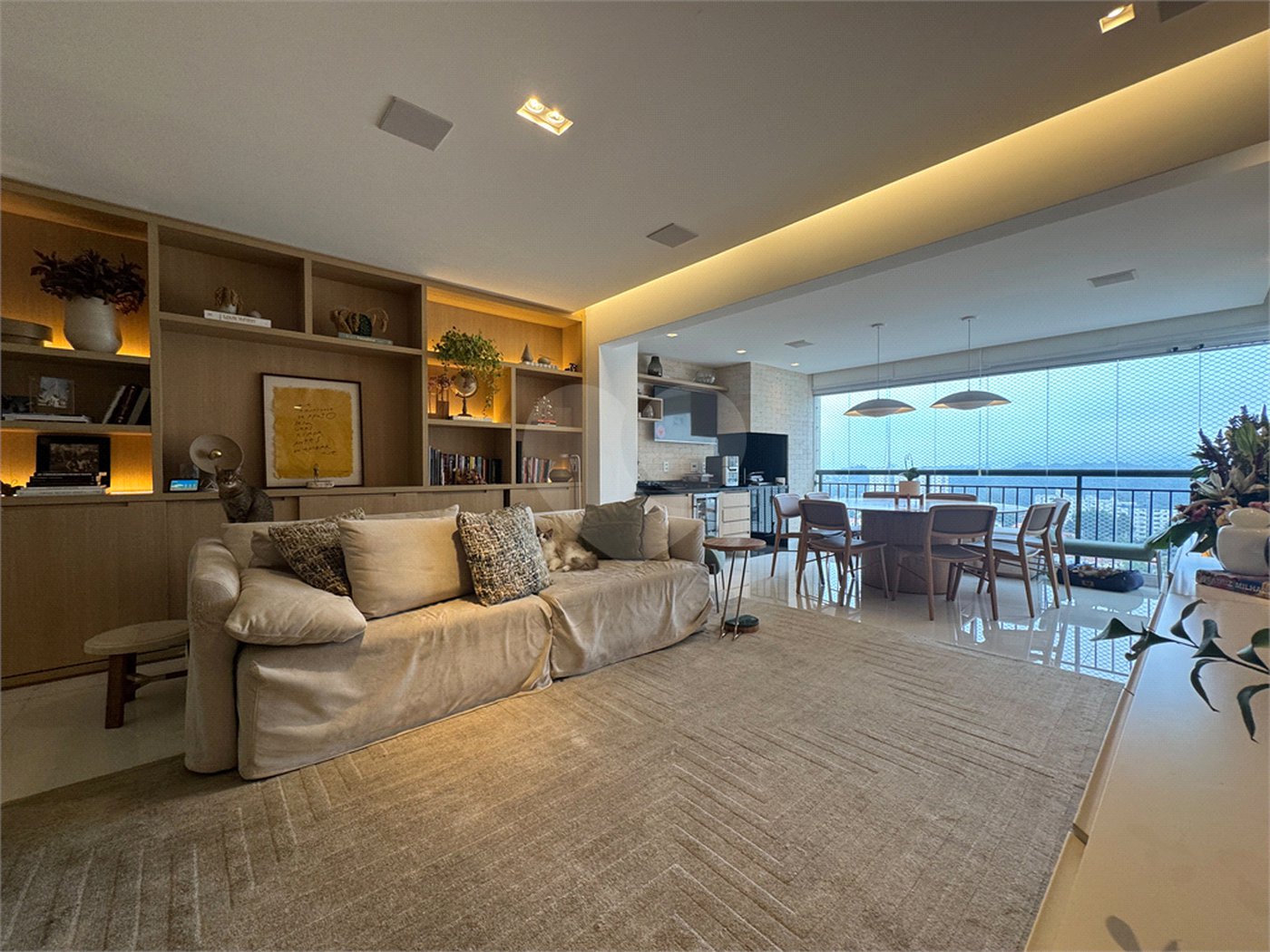 Apartamento à venda com 3 quartos, sendo 1 suíte,  em Jardim Leonor Mendes de Barros, São Paulo, SP