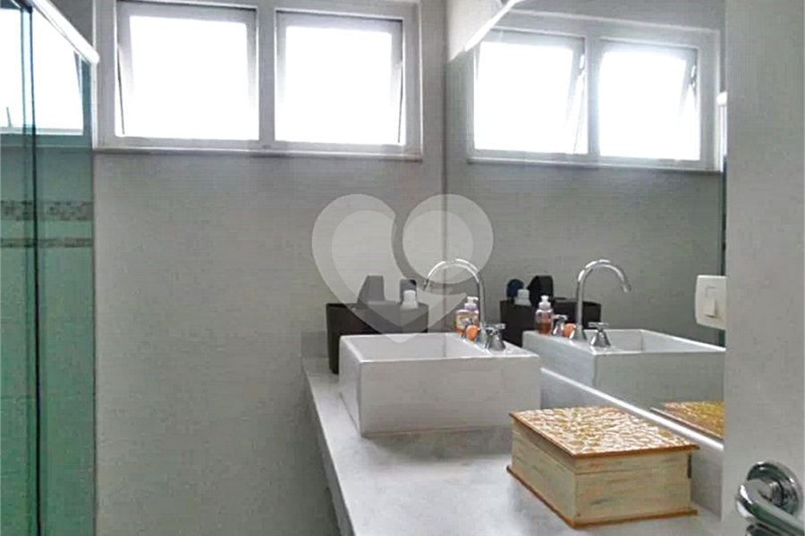 Casa à venda com 4 suítes no condomínio Chácara das Rosas, São Paulo - SP