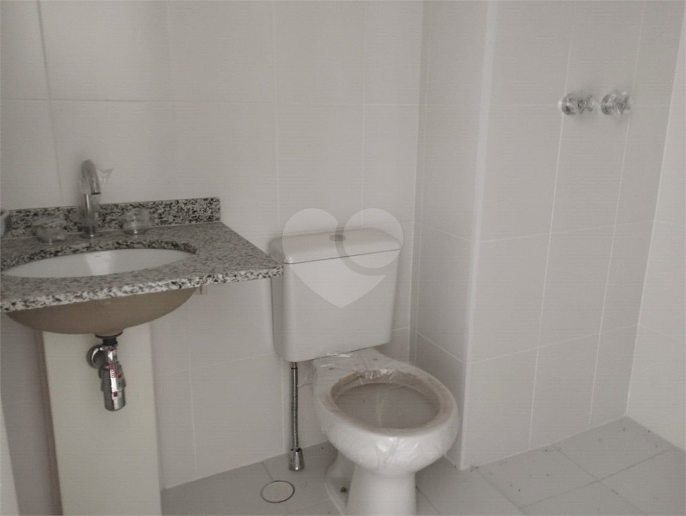 Apartamento à venda com 2 quartos, sendo 1 suíte, em Jardim Flor da Montanha, Guarulhos, SP