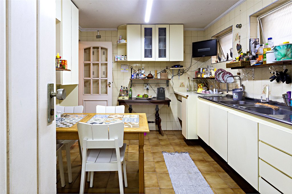 Casa à venda com 4 quartos, sendo 2 suítes, em Jardim Prudência, São Paulo, SP