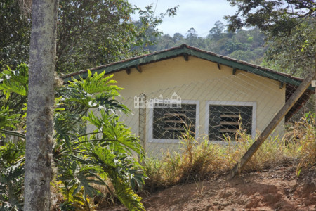 Chácara à venda com 2 quartos em Estância Santa Maria do Laranjal, Atibaia, SP