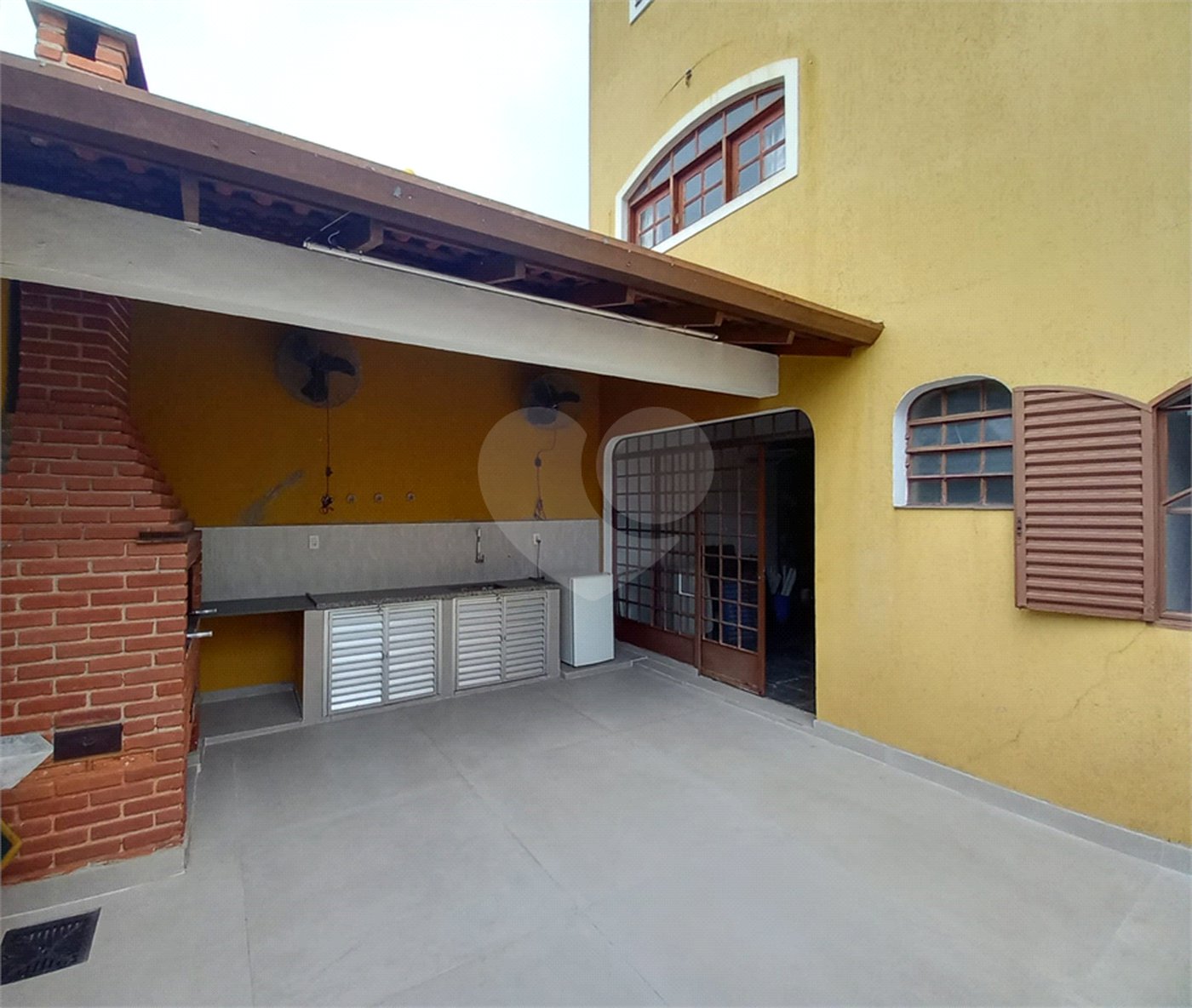 Sobrado à venda com 4 quartos, sendo 1 suíte, em Tremembé, São Paulo, SP