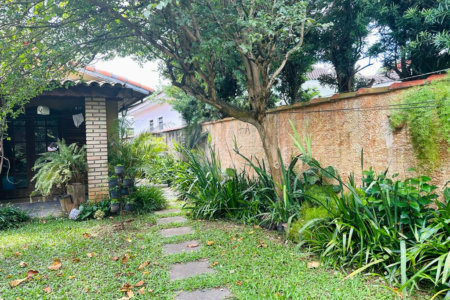 Casa Térrea à venda com 4 quartos, sendo 1 suíte, em Interlagos, São Paulo, SP