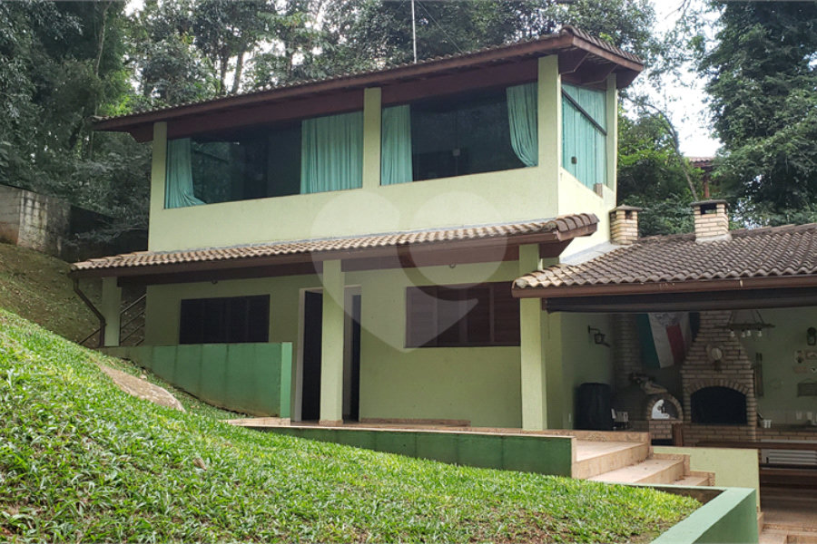 Casa à venda com 3 quartos, sendo 1 suíte, no condomínio Alpes da Cantareira, Mairiporã - SP