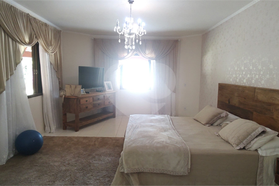 Casa à venda com 4 suítes no Centro, Extrema, MG