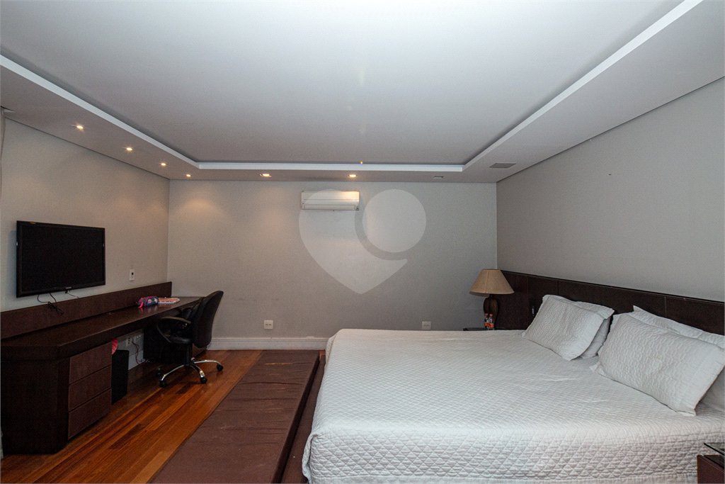 Casa à venda com 5 suítes em Jardim Cordeiro, São Paulo, SP