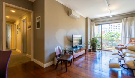 Apartamento à venda com 3 quartos, sendo 1 suíte, em Moema, São Paulo, SP