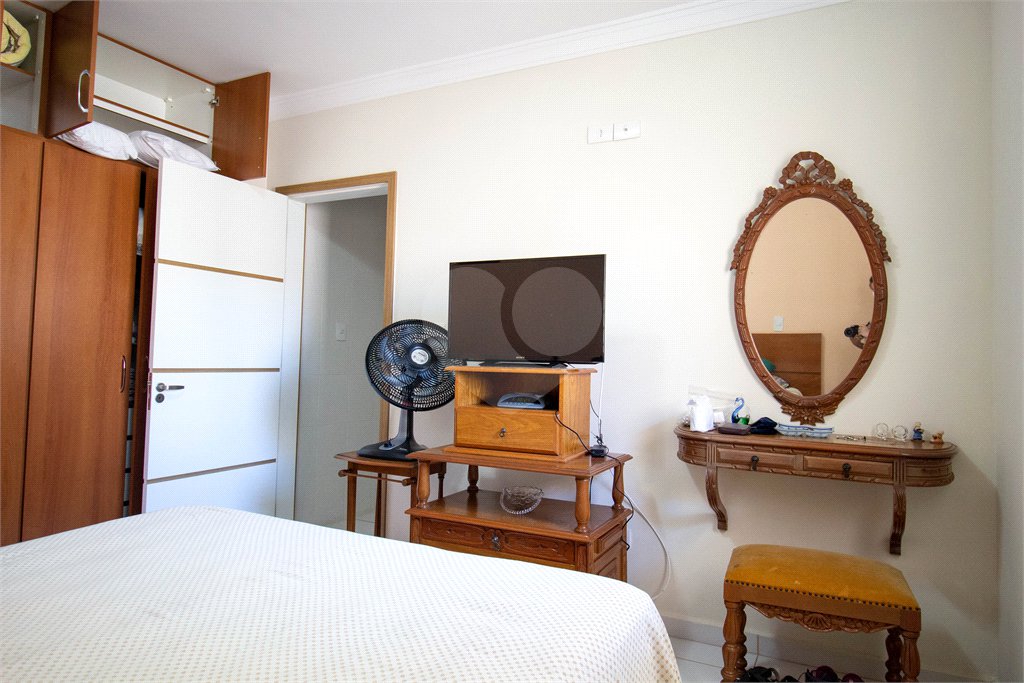 Sobrado à venda com 4 quartos, sendo 3 suítes,  no Centro, São Roque, SP