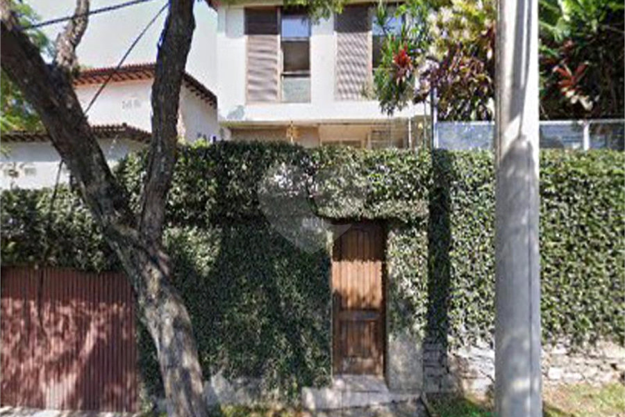Sobrado à venda com 4 quartos, sendo 1 suíte,  em Pinheiros, São Paulo, SP