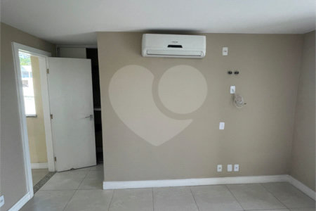 Casa à venda com 3 quartos, sendo 1 suíte, no condomínio Residencial Green Ville, Rio de Janeiro - RJ