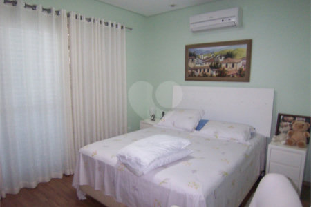 Casa à venda com 3 suítes no condomínio Residencial Recanto dos Paturis, Vinhedo - SP