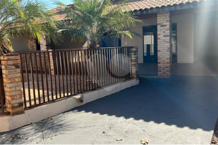 Casa à venda com 3 quartos, sendo 1 suíte, em Ipê, Três Lagoas, MS