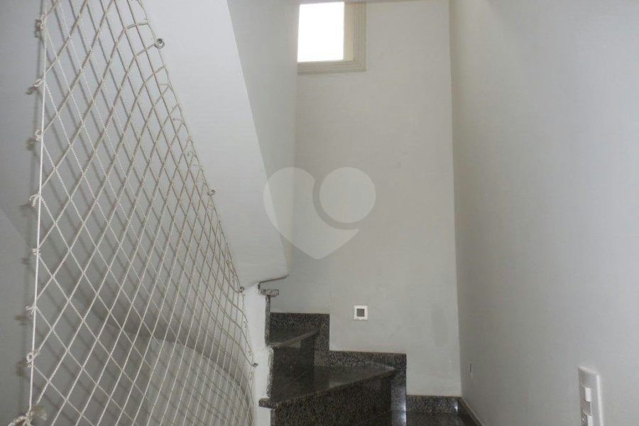 Casa à venda com 3 quartos, sendo 1 suíte, no condomínio Residencial Morada do Horto, São Paulo - SP