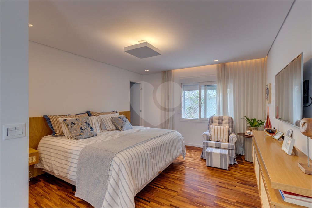 Casa à venda com 3 suítes no condomínio Residencial Canumã, São Paulo - SP