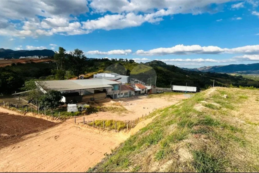 Terreno Amplo com 6.265m² e Acesso por Dois Níveis – Ótima Localização!