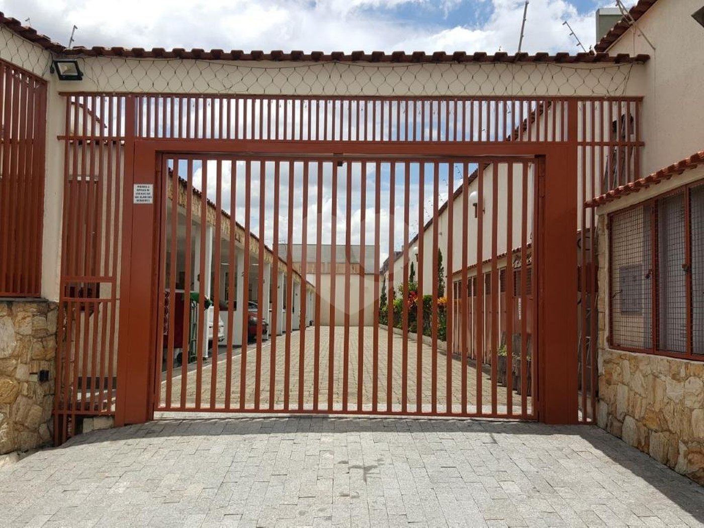 Casa à venda com 3 suítes no condomínio Village, São Paulo - SP