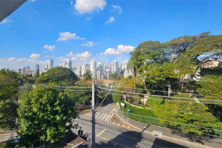Sobrado à venda ou para alugar com 5 quartos, sendo 3 suítes, em Pacaembu, São Paulo, SP