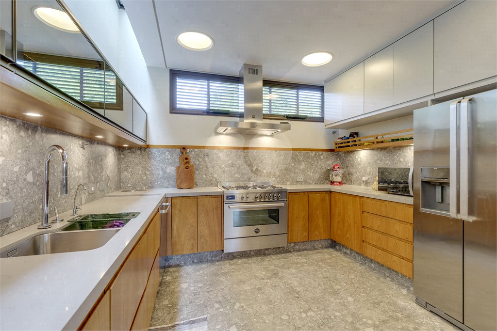 Casa à venda com 4 suítes no condomínio Vila Flora, São Paulo - SP
