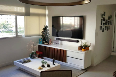 Apartamento à venda com 3 quartos, sendo 1 suíte, em Moema, São Paulo, SP