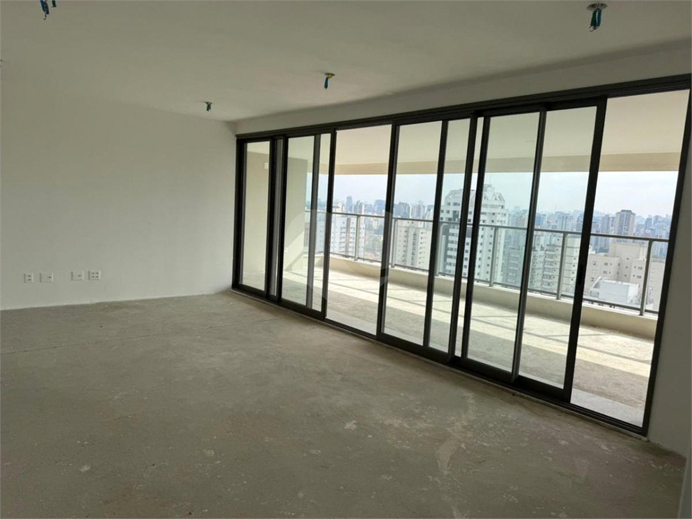 Apartamento à venda com 4 quartos, sendo 3 suítes, em Brooklin Paulista, São Paulo, SP