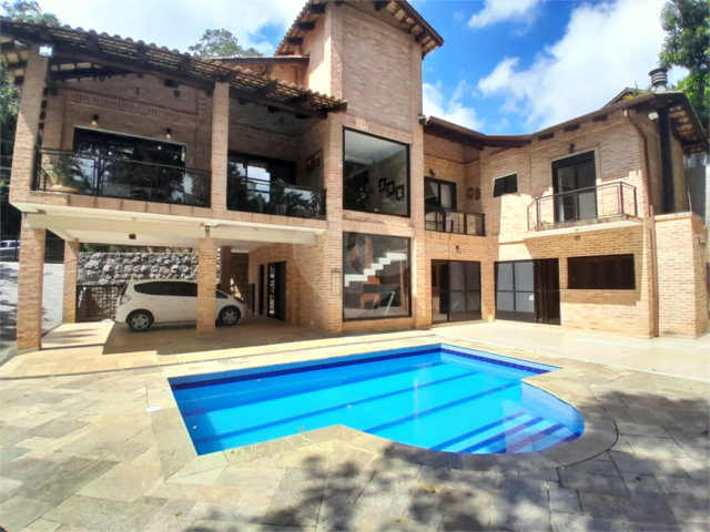 Casa à venda com 3 suítes no condomínio Cantareira, Mairiporã - SP